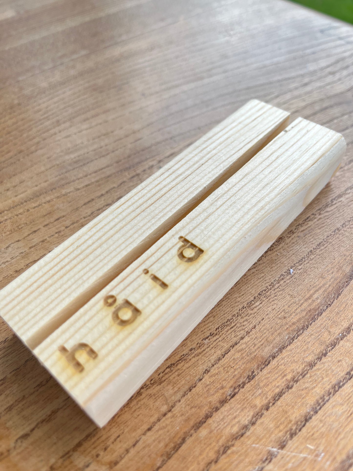 bloc cerdyn fflach wooden flashcard holder