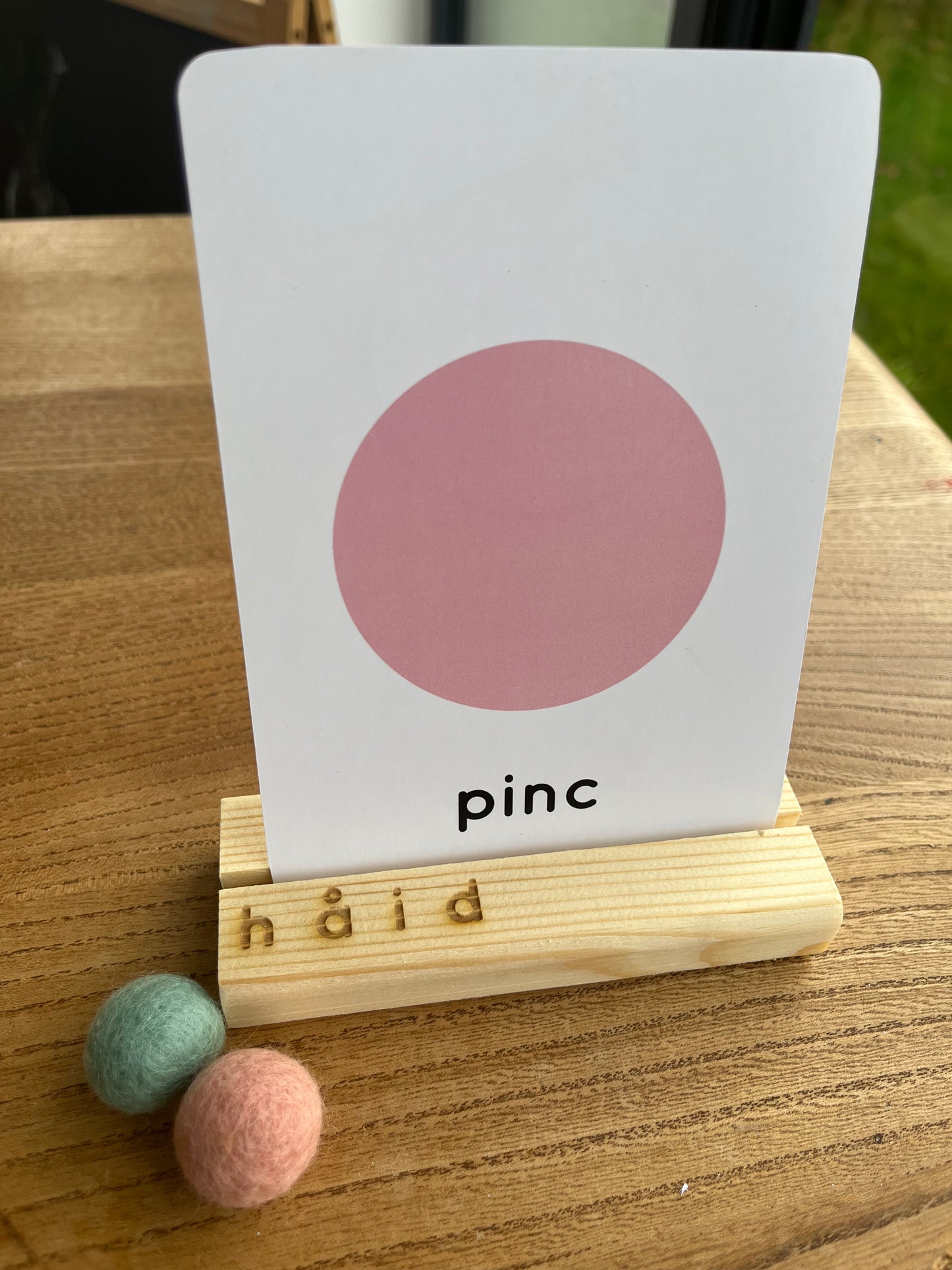 bloc cerdyn fflach wooden flashcard holder
