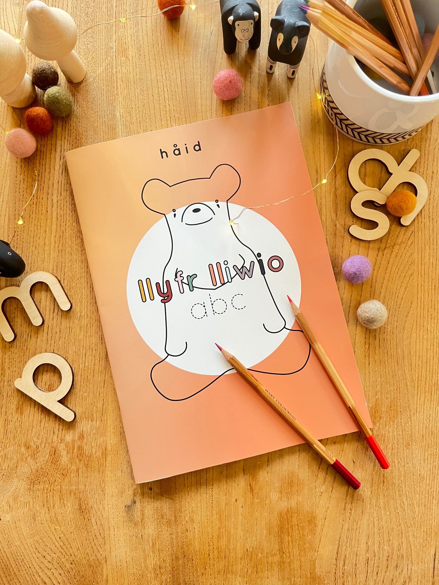 llyfr lliwio yr wyddor gymraeg welsh alphabet colouring book