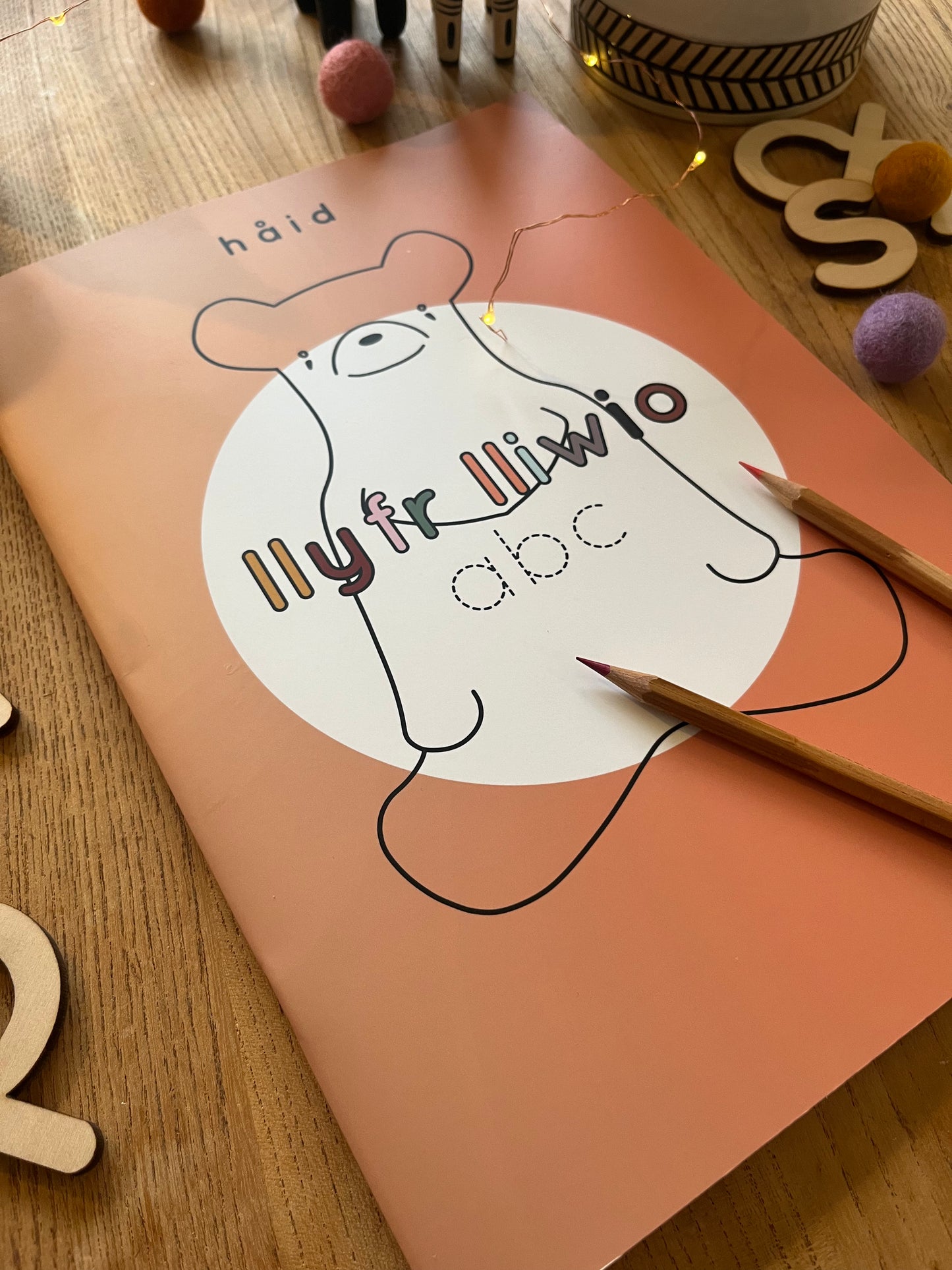 llyfr lliwio yr wyddor gymraeg welsh alphabet colouring book