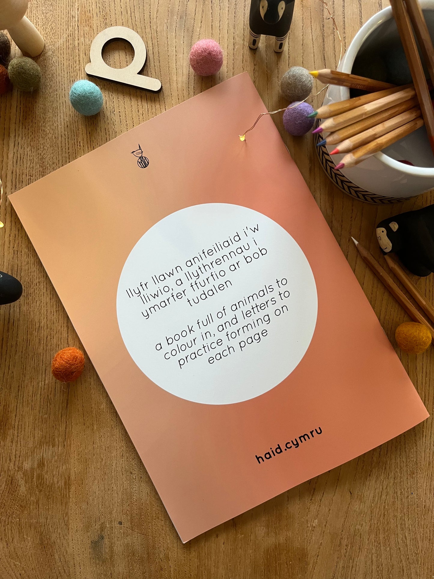 llyfr lliwio yr wyddor gymraeg welsh alphabet colouring book
