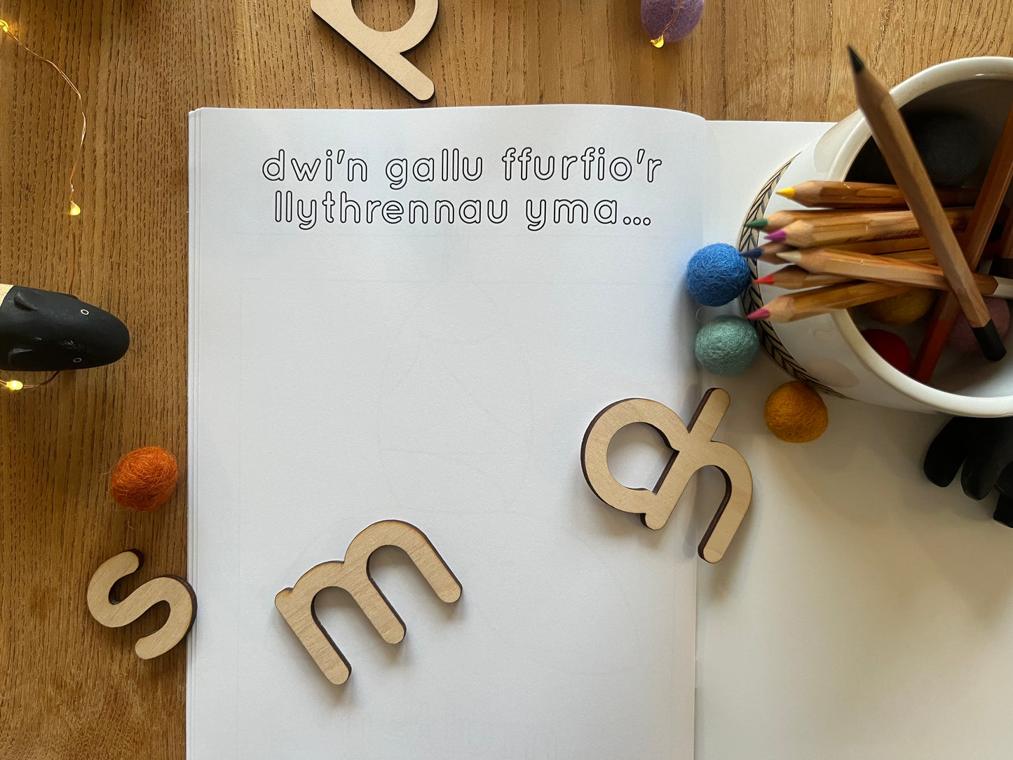 llyfr lliwio yr wyddor gymraeg welsh alphabet colouring book