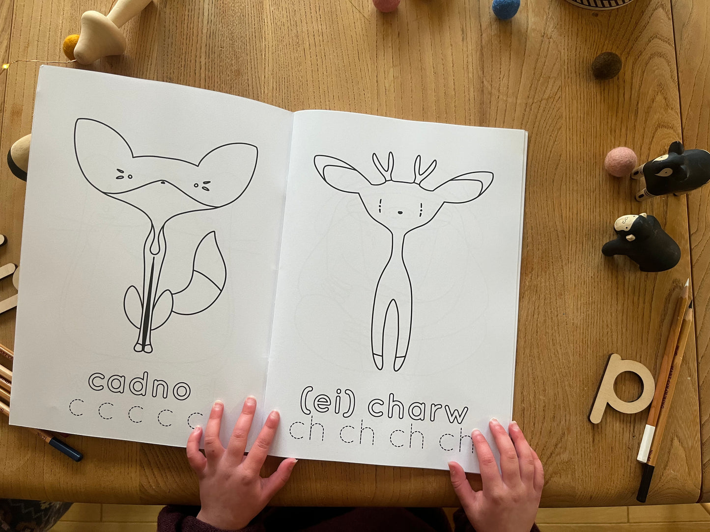 llyfr lliwio yr wyddor gymraeg welsh alphabet colouring book