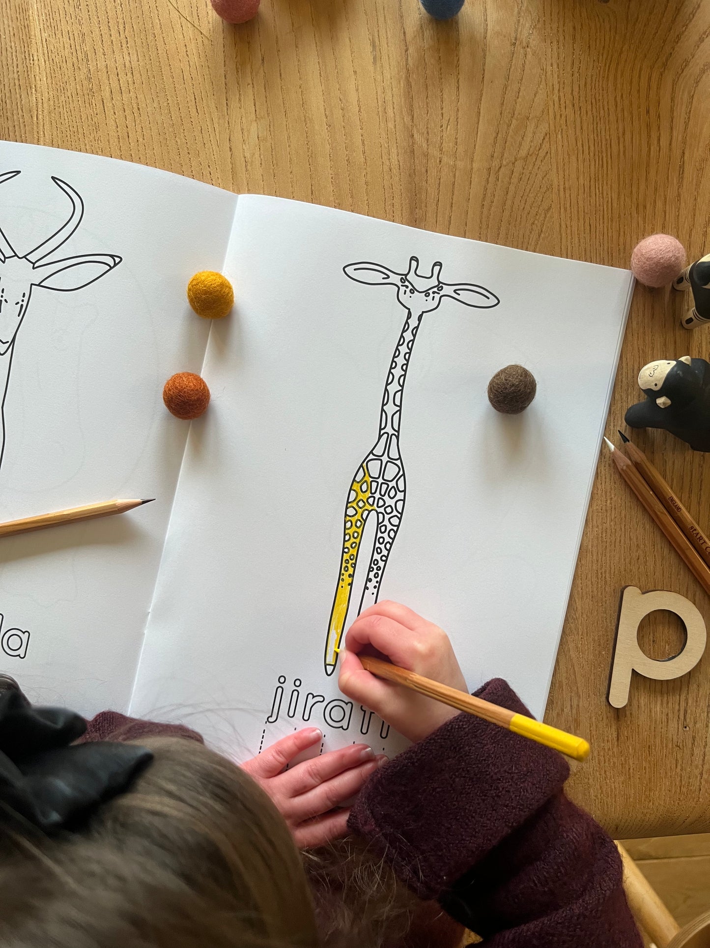 llyfr lliwio yr wyddor gymraeg welsh alphabet colouring book